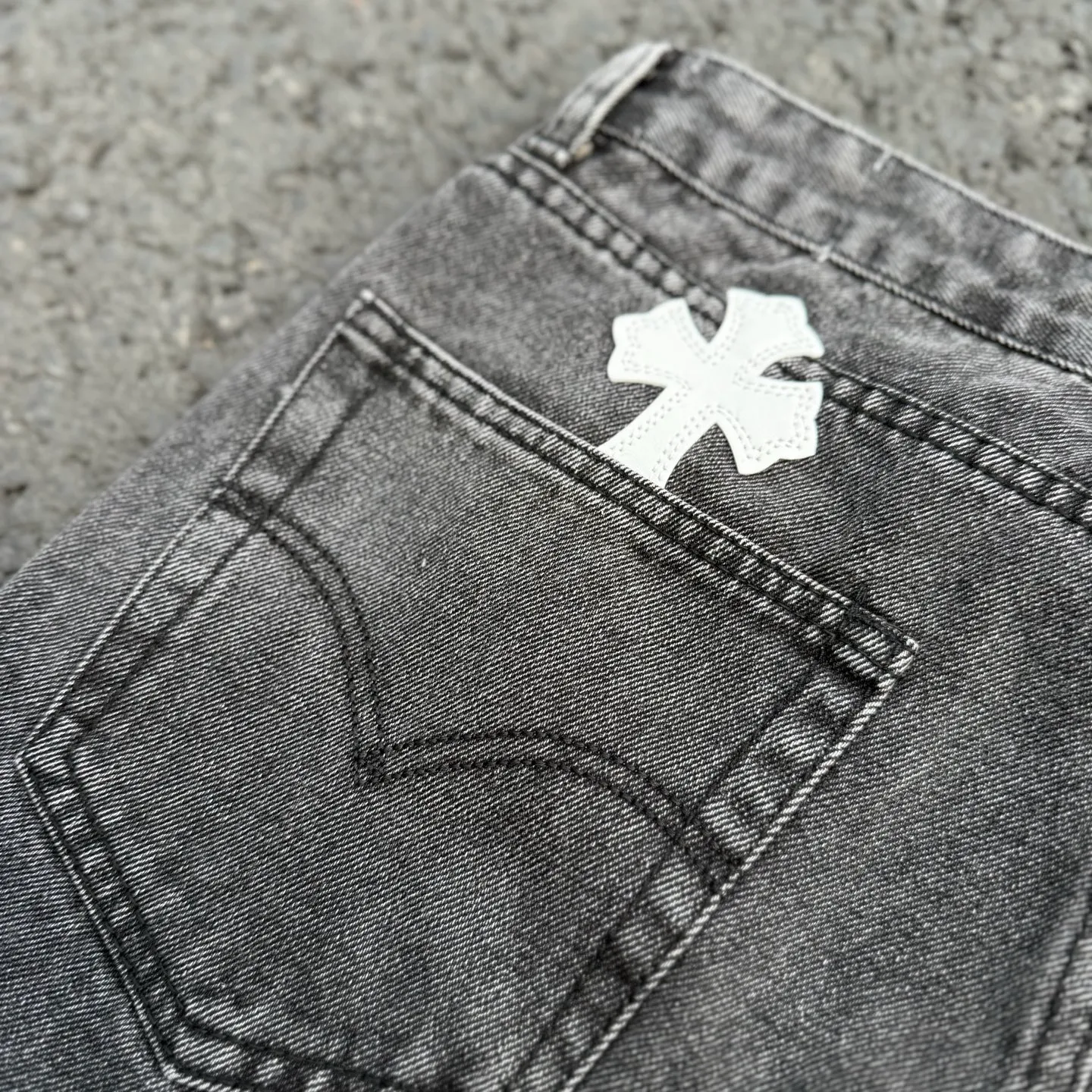 #8160 P260💰 Independent GALLERY DEPT. Vintage spliced black and gray snowflake pattern cross loose washed flared jeans - truly restore the ultimate texture of Vintage - original hardware accessories washed and other elevators, QR code analysis are all purchased from the original factory, high degree of restoration, you are welcome to compare with a certain product ~ - three-dimensional version Loose and comfortable, not picky about the figure, taller and slimmer, factory Seiko, original factory quality control, same style for men and women, can be matched with couples, versatile recommendation Essential jeans for all seasons - sizes: 28 30 32 34 36